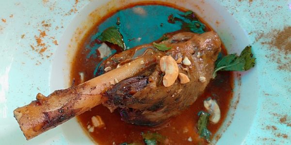 "Sourin d'agneau" Plat viande de la paillote bleue à grande anse deshaies